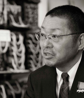 ���{ �m��