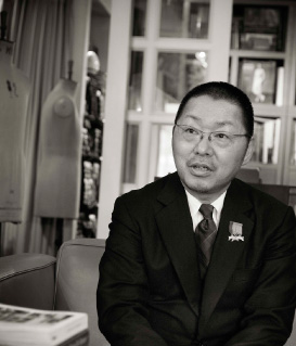 ���{ �m��